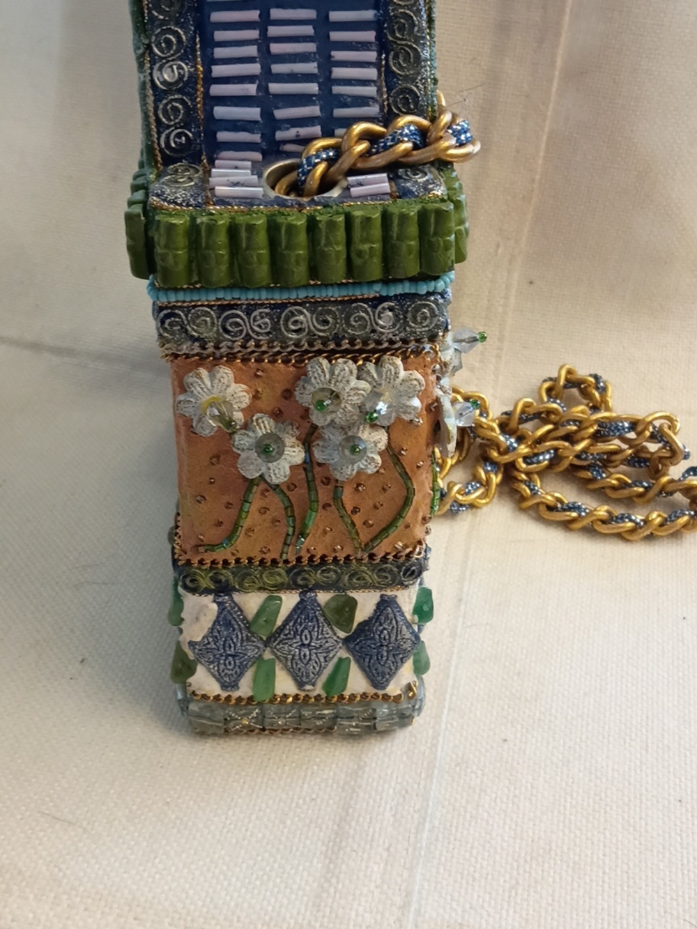 Mary Frances Blue and Green Cat Crossbody Bag - Picture 5 of 9